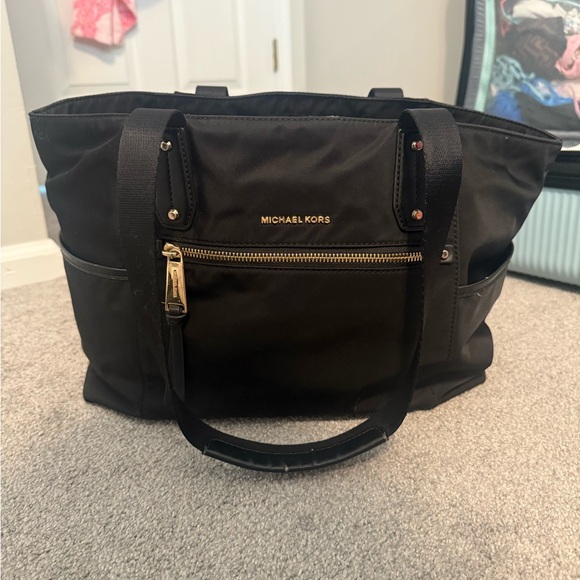 Super cute and durable black Michael kors tote bag! - Picture 1 of 3